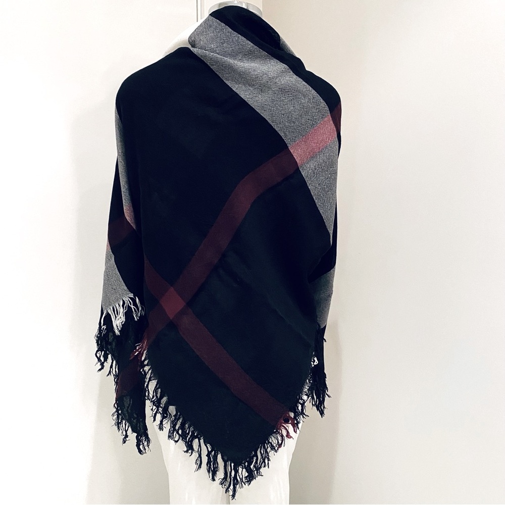 BURBERRY LONDON HOUSR CHECK WRAP / SCARF. - Picture 10 of 16